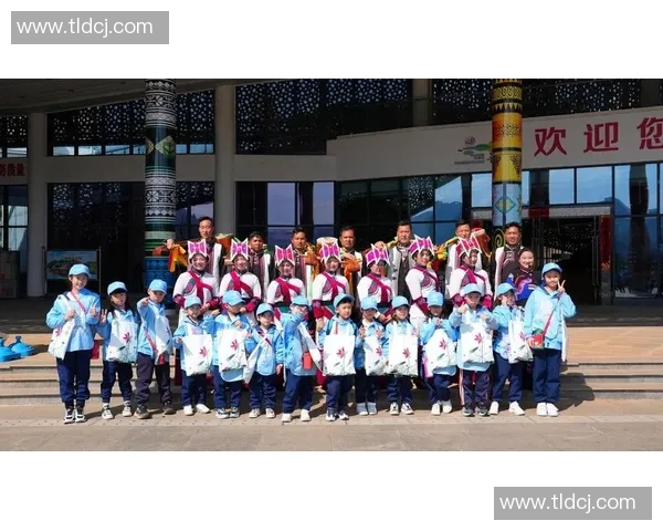 文山加油!13名吉林市“雾凇宝贝”看滇超为云南文山队主场助威! 文山加油!13名吉林市“雾凇宝贝”看滇超为云南文山队主场助威!